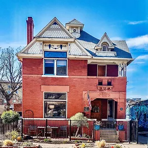 Off Broadway ** Denver