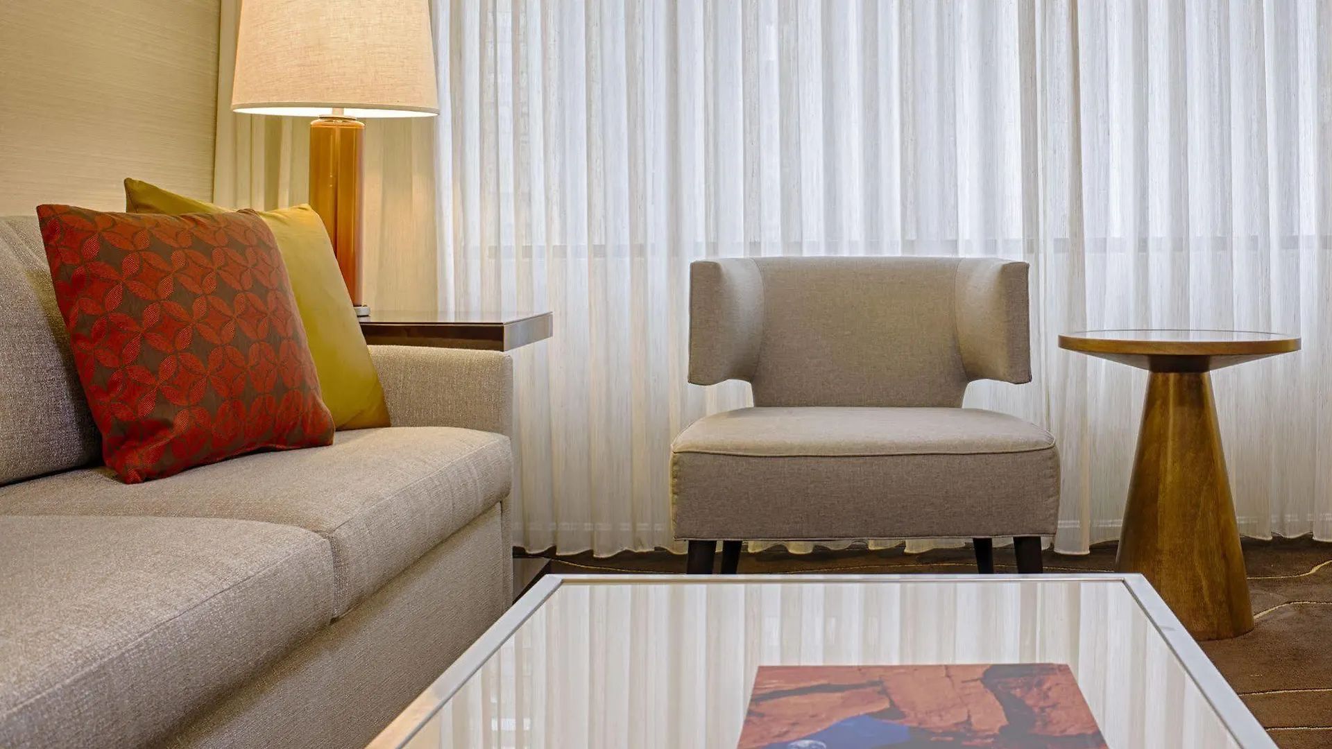 Grand Hyatt DEN 4*,